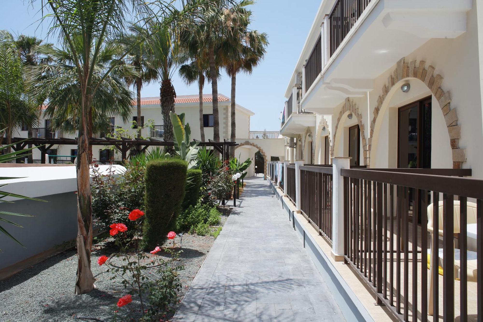 Loutsiana Deluxe Apts Ayia Napa Ngoại thất bức ảnh