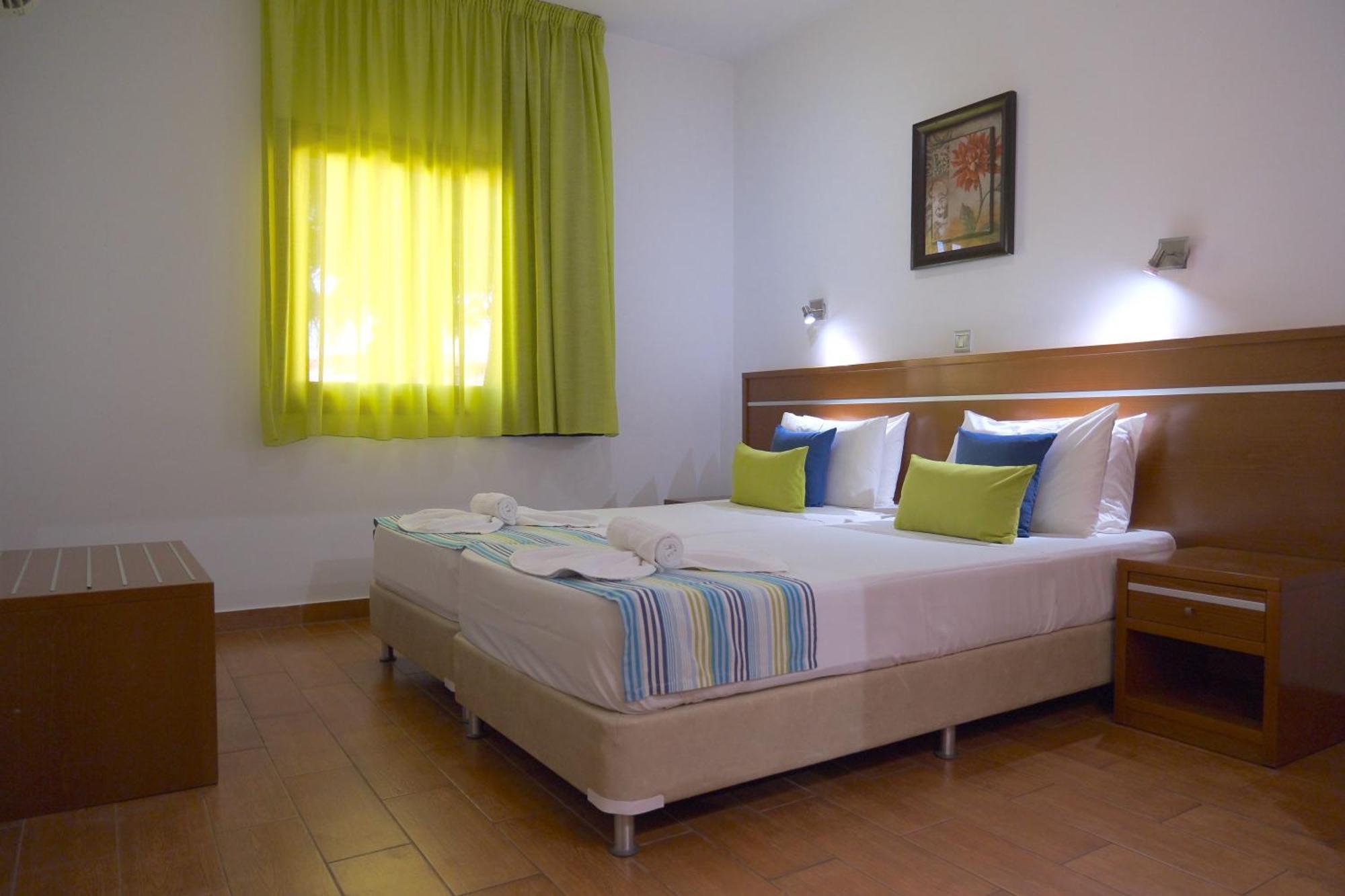 Loutsiana Deluxe Apts Ayia Napa Phòng bức ảnh