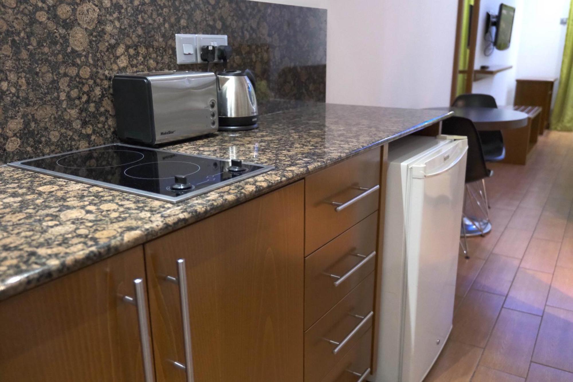 Loutsiana Deluxe Apts Ayia Napa Phòng bức ảnh