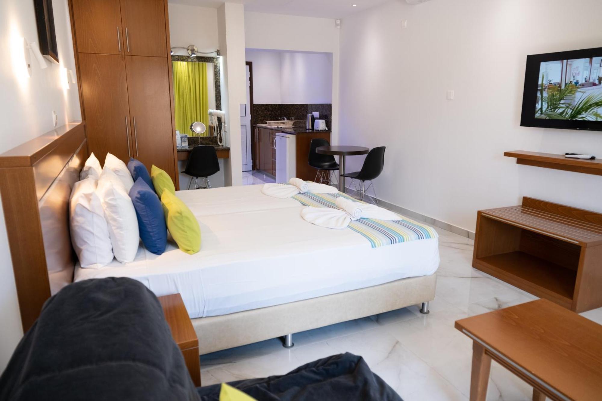 Loutsiana Deluxe Apts Ayia Napa Phòng bức ảnh