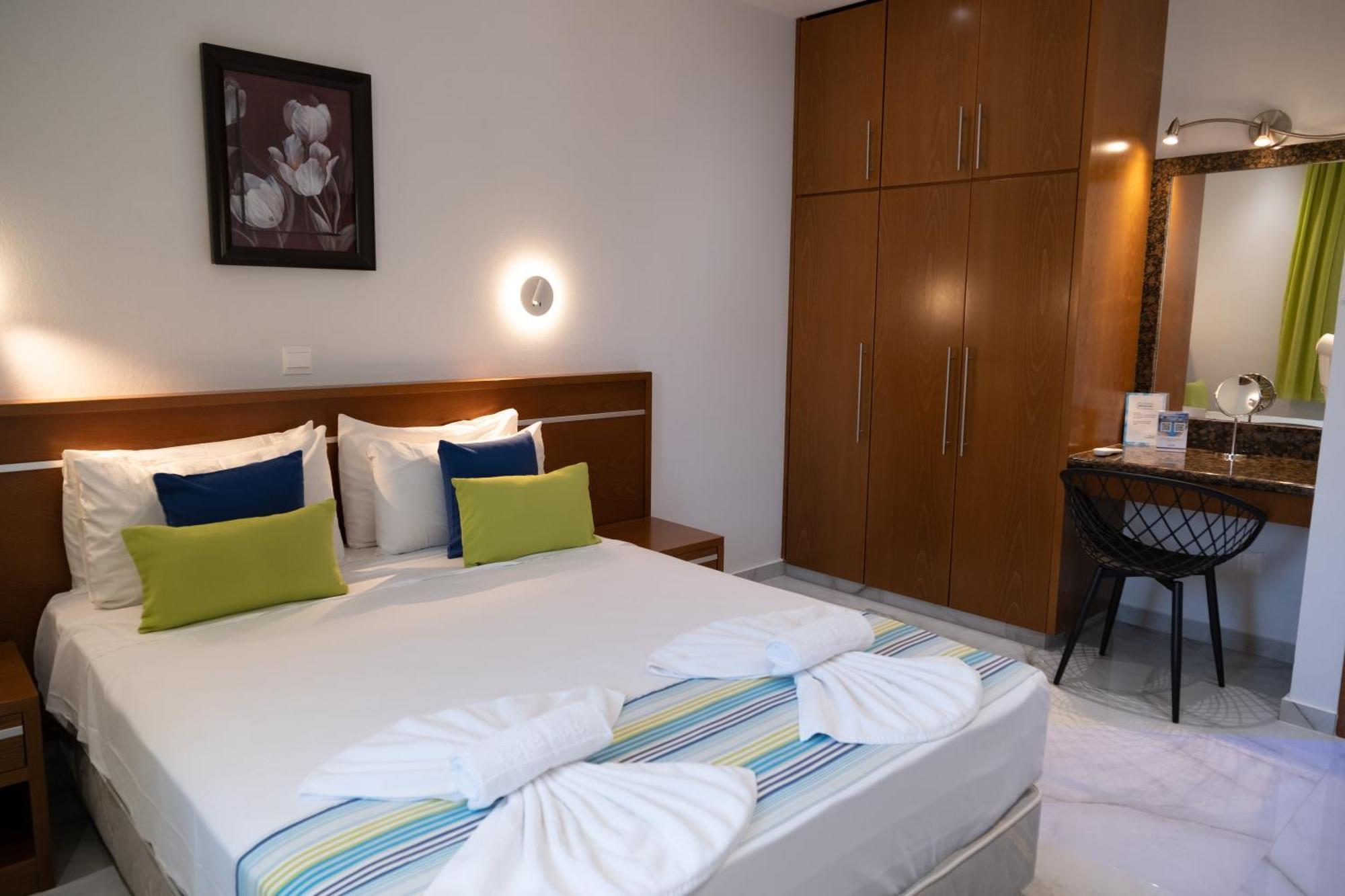Loutsiana Deluxe Apts Ayia Napa Phòng bức ảnh