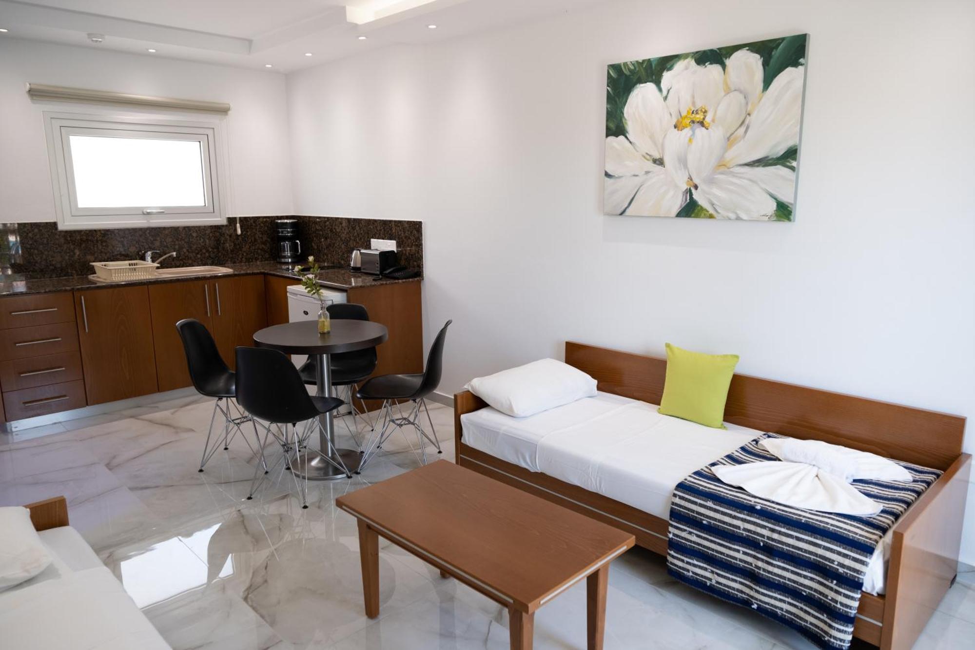 Loutsiana Deluxe Apts Ayia Napa Phòng bức ảnh