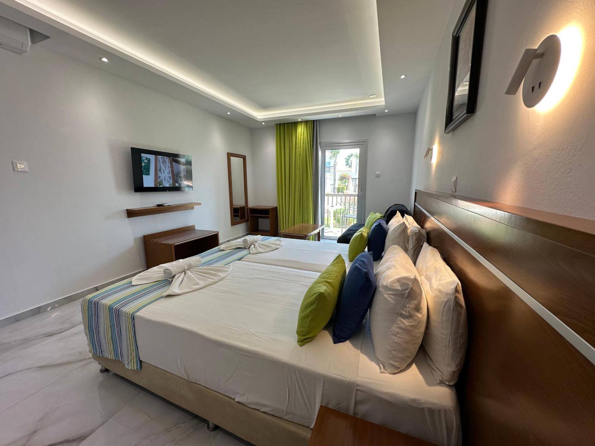 Loutsiana Deluxe Apts Ayia Napa Phòng bức ảnh