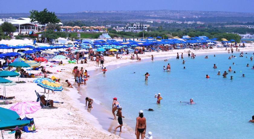 Loutsiana Deluxe Apts Ayia Napa Ngoại thất bức ảnh